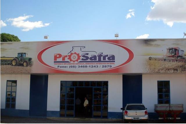 Foto da Loja da Prosafra Tratores