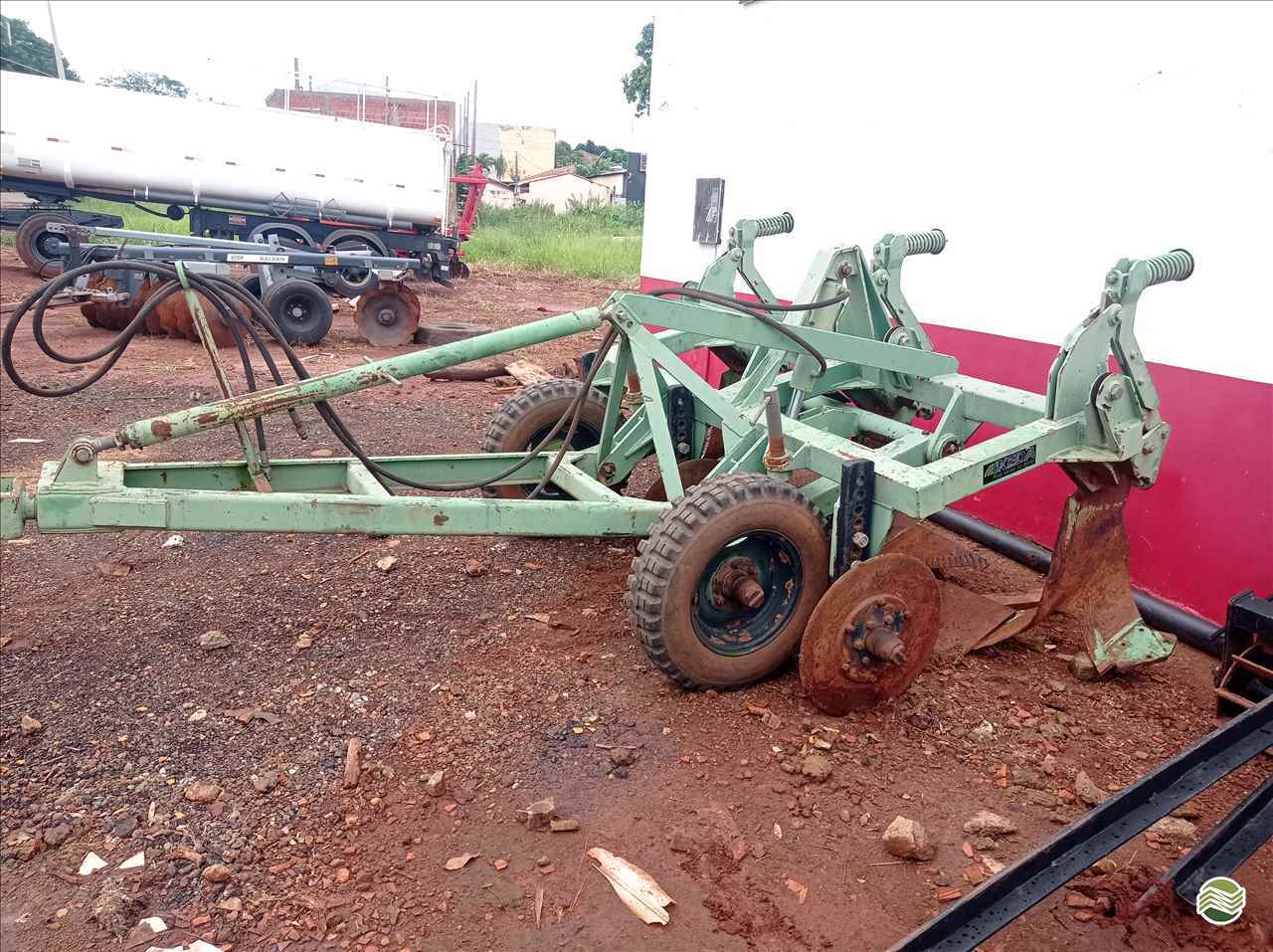 IMPLEMENTOS AGRICOLAS SULCADOR 3 LINHAS Mezenga Máquinas NOVA ALVORADA DO SUL MATO GROSSO DO SUL MS