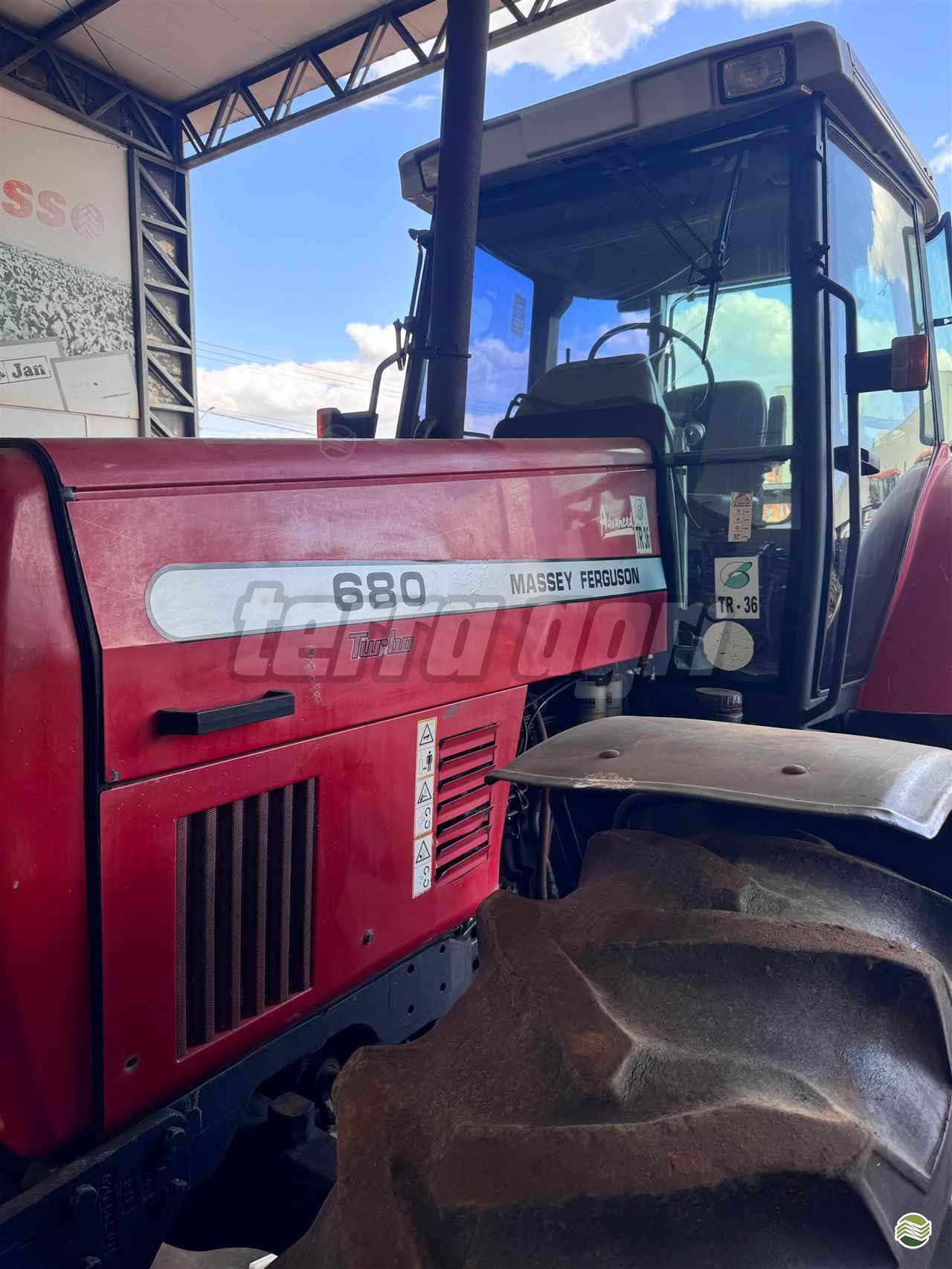 TRATOR MASSEY FERGUSON MF 680 Tração 4x4 Terra Agri  CAMPO VERDE MATO GROSSO MT