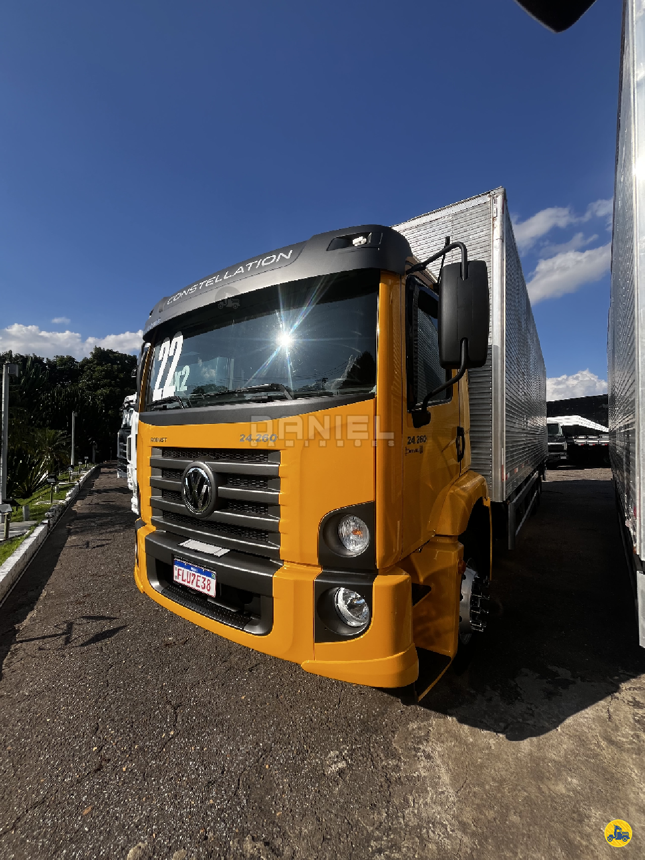 CAMINHAO VOLKSWAGEN VW 24260 Baú Furgão Truck 6x2 Daniel Caminhões DIVINOPOLIS MINAS GERAIS MG