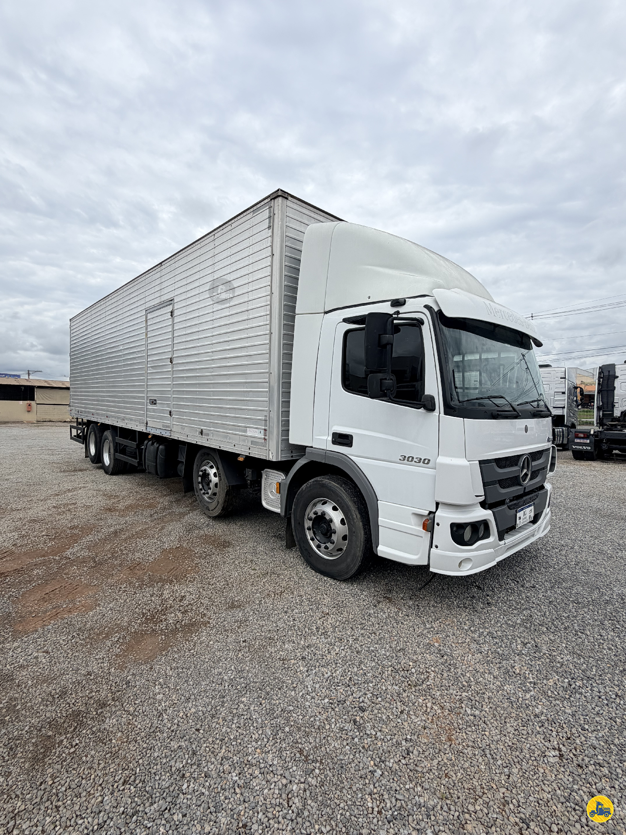 CAMINHAO MERCEDES-BENZ MB 3030 Baú Furgão BiTruck 8x2 Daniel Caminhões DIVINOPOLIS MINAS GERAIS MG