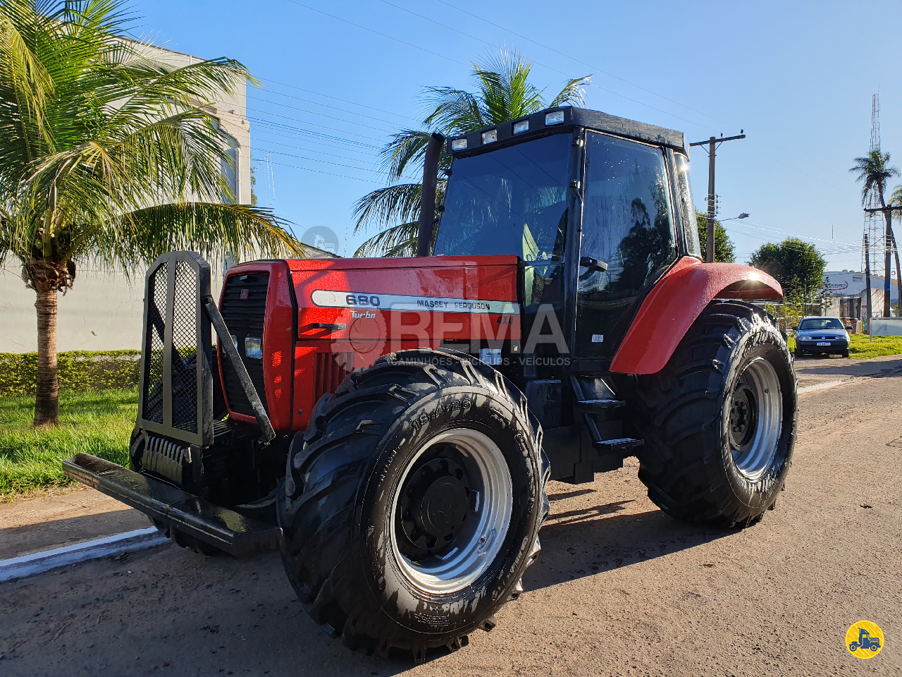 TRATOR MASSEY FERGUSON MF 680 Tração 4x4 Rema Caminhões - MS CAMPO GRANDE MATO GROSSO DO SUL MS