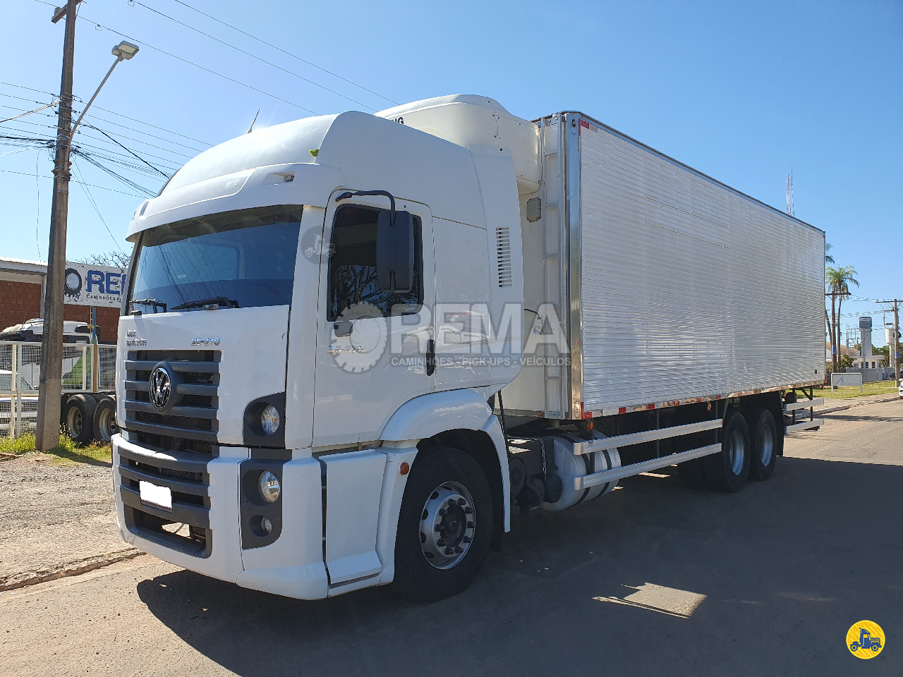 CAMINHAO VOLKSWAGEN VW 25370 Baú Frigorífico Truck 6x2 Rema Caminhões - MS CAMPO GRANDE MATO GROSSO DO SUL MS