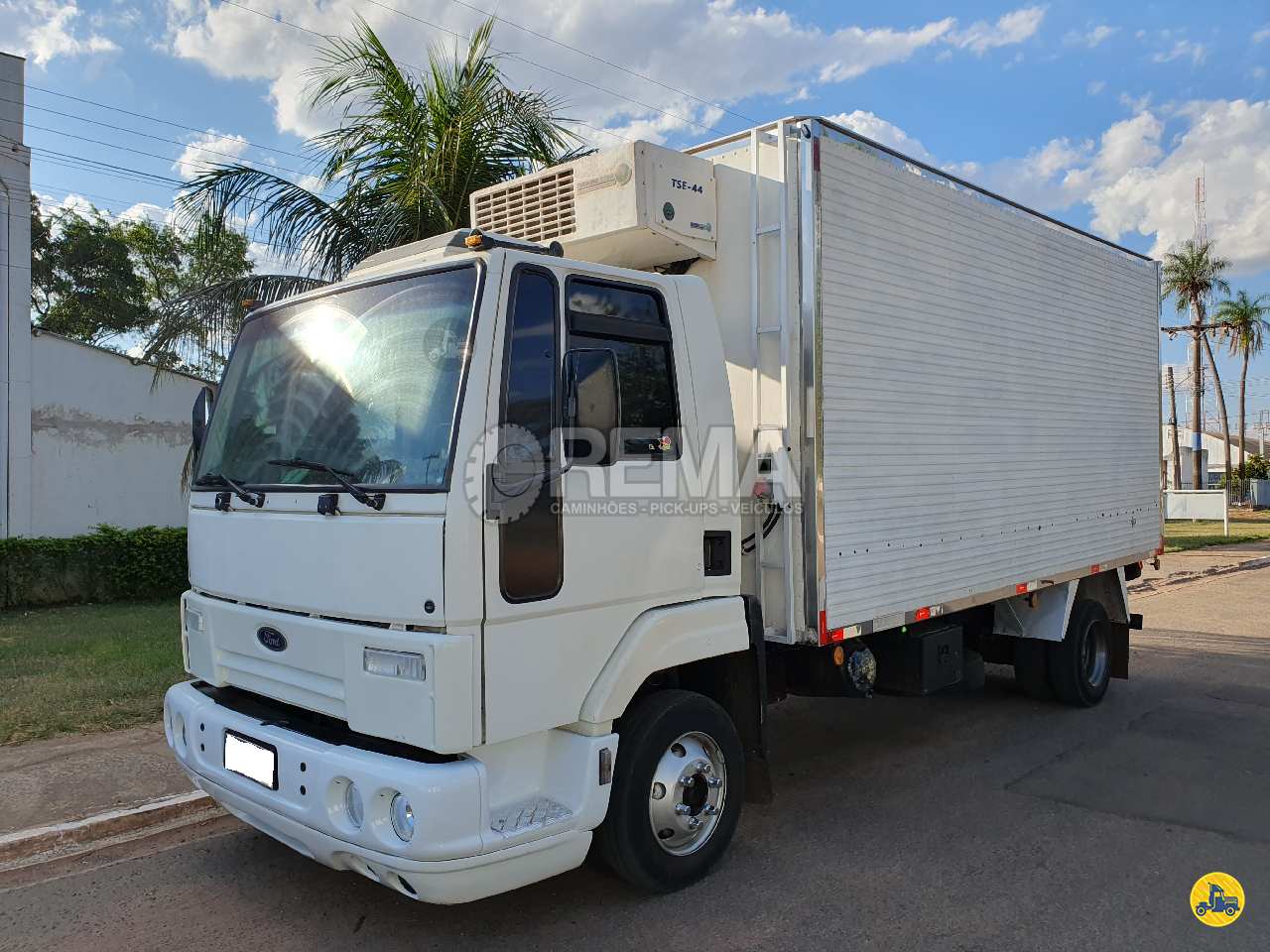 CAMINHAO FORD CARGO 815 Baú Frigorífico 3/4 4x2 Rema Caminhões - MS CAMPO GRANDE MATO GROSSO DO SUL MS
