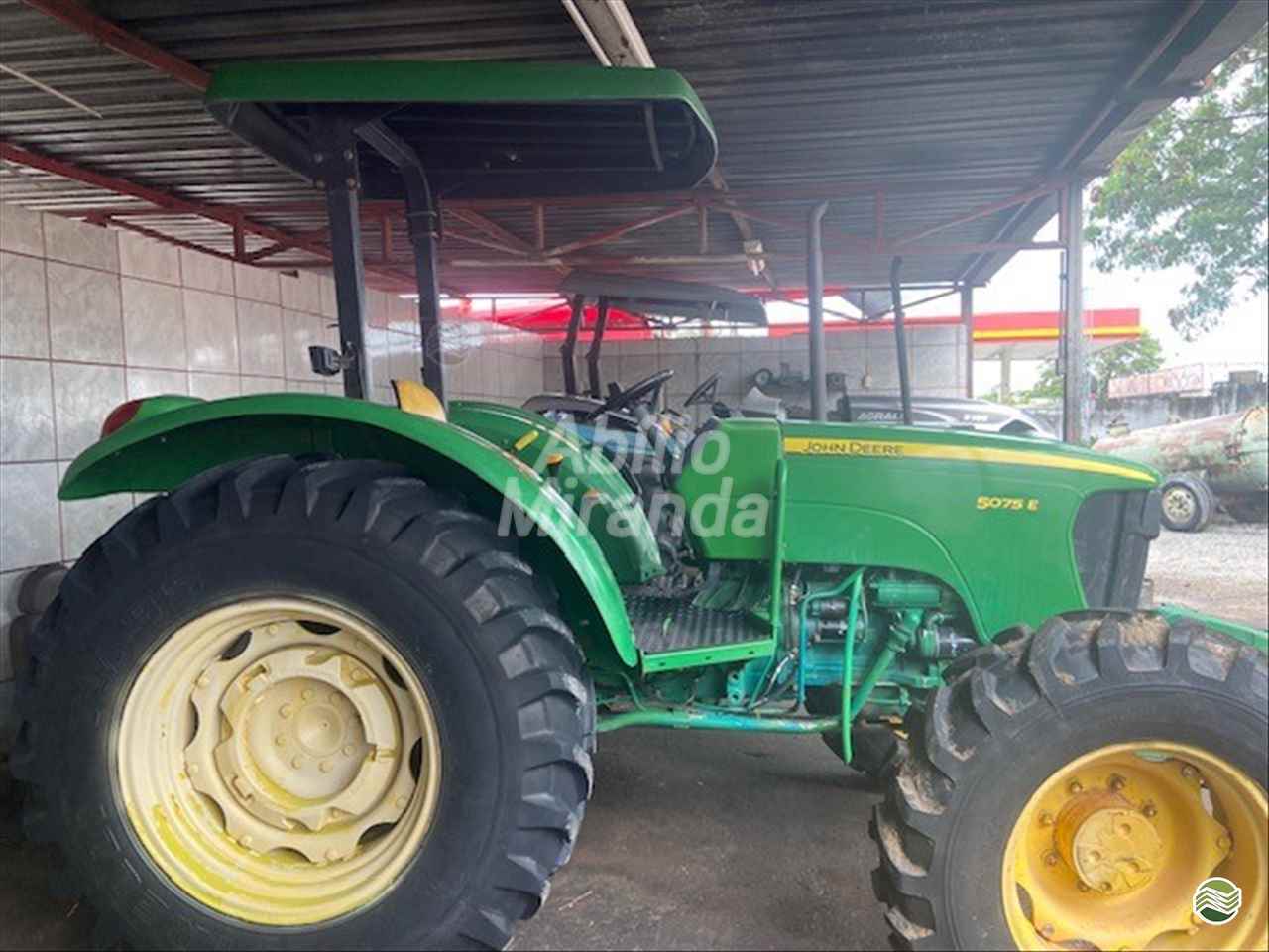 TRATOR JOHN DEERE JOHN DEERE 5075E Tração 4x4 Abilio Miranda DIVINOPOLIS MINAS GERAIS MG