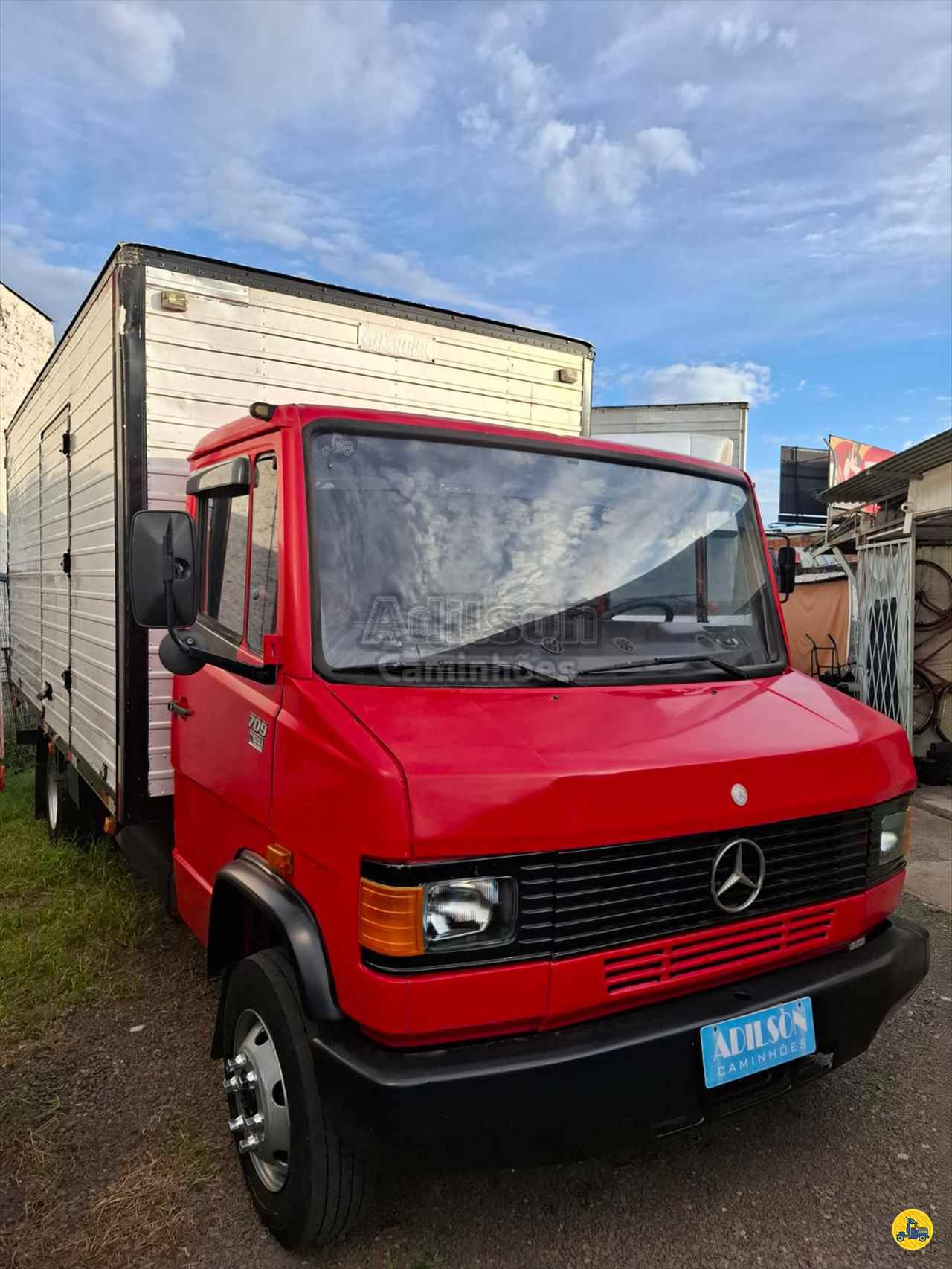 CAMINHAO MERCEDES-BENZ MB 709 Baú Furgão 3/4 4x2 Adilson Caminhões PORTO ALEGRE RIO GRANDE DO SUL RS