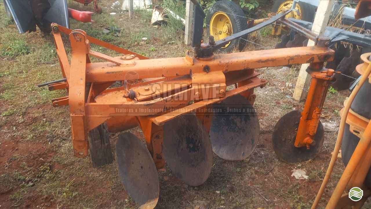 IMPLEMENTOS AGRICOLAS ARADO 3 DISCOS REVERSÍVEL Sumaré Máquinas e Veículos SUMARE SÃO PAULO SP