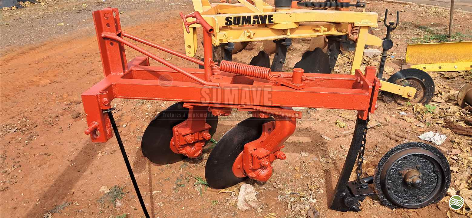IMPLEMENTOS AGRICOLAS ARADO 2 DISCOS REVERSÍVEL Sumaré Máquinas e Veículos SUMARE SÃO PAULO SP