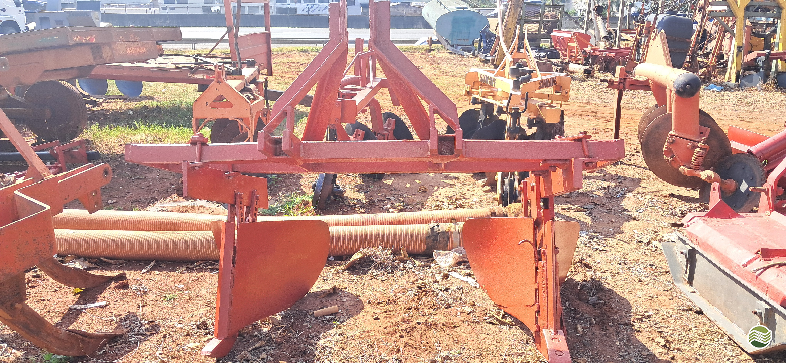 IMPLEMENTOS AGRICOLAS SULCADOR 2 LINHAS Sumaré Máquinas e Veículos SUMARE SÃO PAULO SP