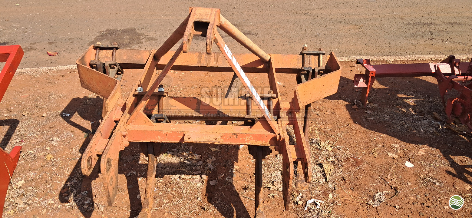 IMPLEMENTOS AGRICOLAS SUBSOLADOR 4 HASTES Sumaré Máquinas e Veículos SUMARE SÃO PAULO SP