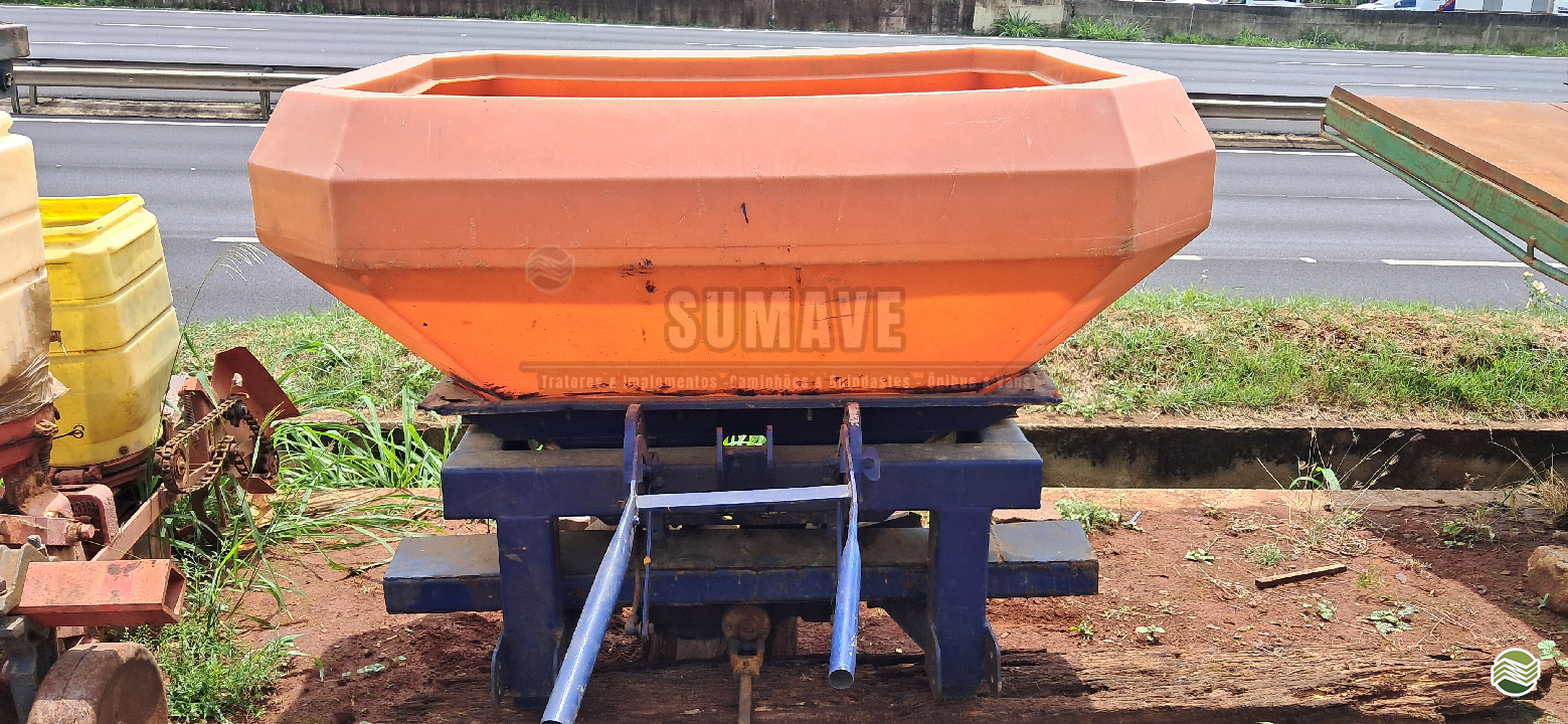 IMPLEMENTOS AGRICOLAS DISTRIBUIDOR FERTILIZANTES DISCO DUPLO Sumaré Máquinas e Veículos SUMARE SÃO PAULO SP