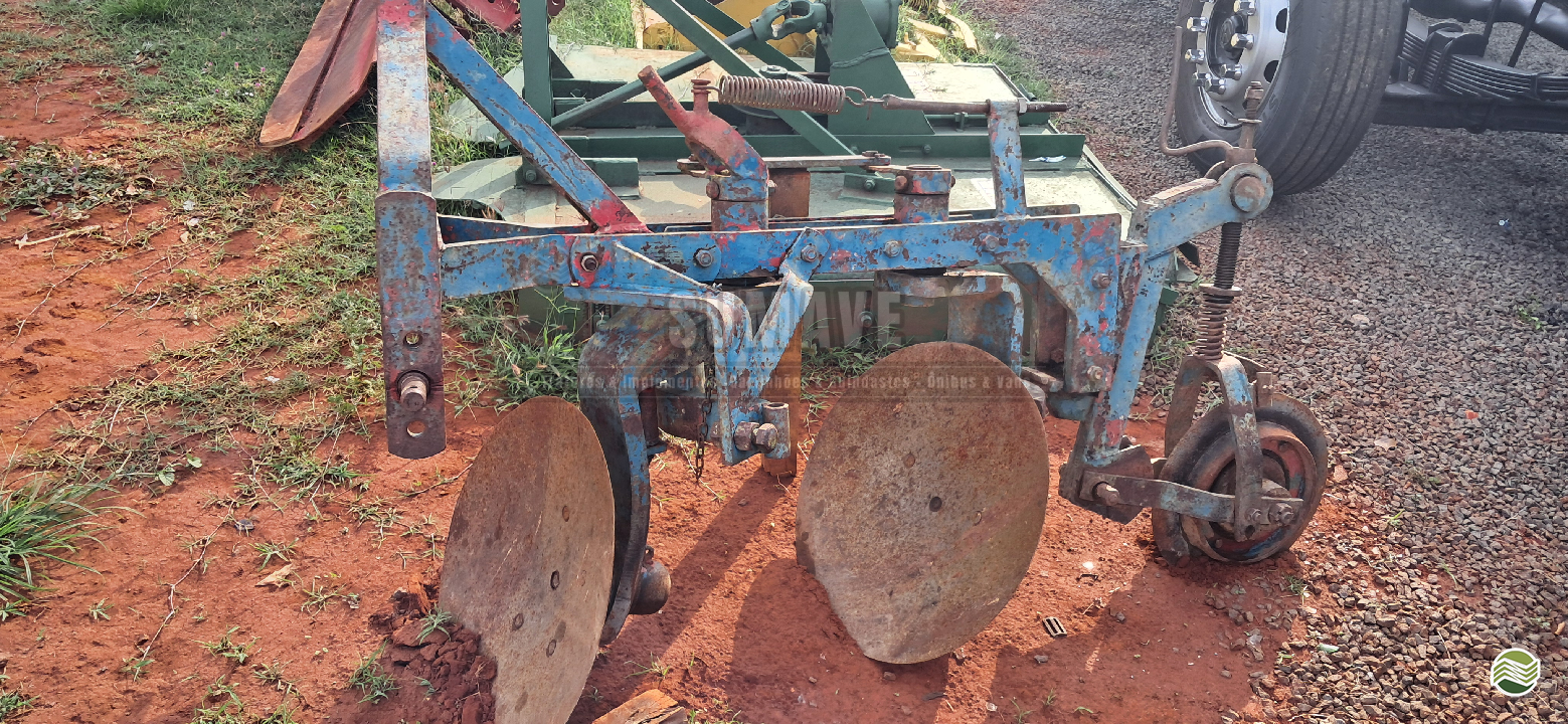 IMPLEMENTOS AGRICOLAS ARADO 2 DISCOS REVERSÍVEL Sumaré Máquinas e Veículos SUMARE SÃO PAULO SP