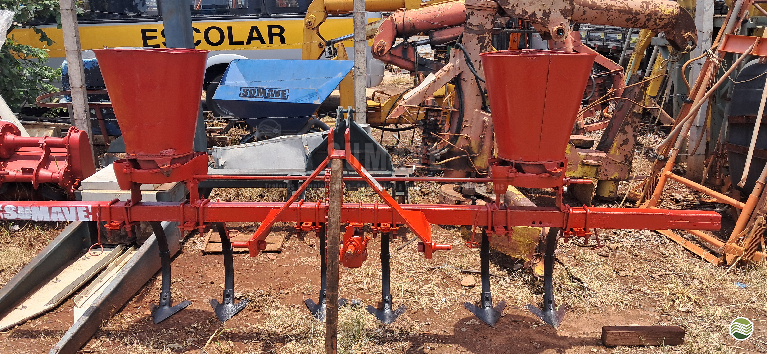 IMPLEMENTOS AGRICOLAS CULTIVADOR 4 LINHAS ADUBADOR Sumaré Máquinas e Veículos SUMARE SÃO PAULO SP