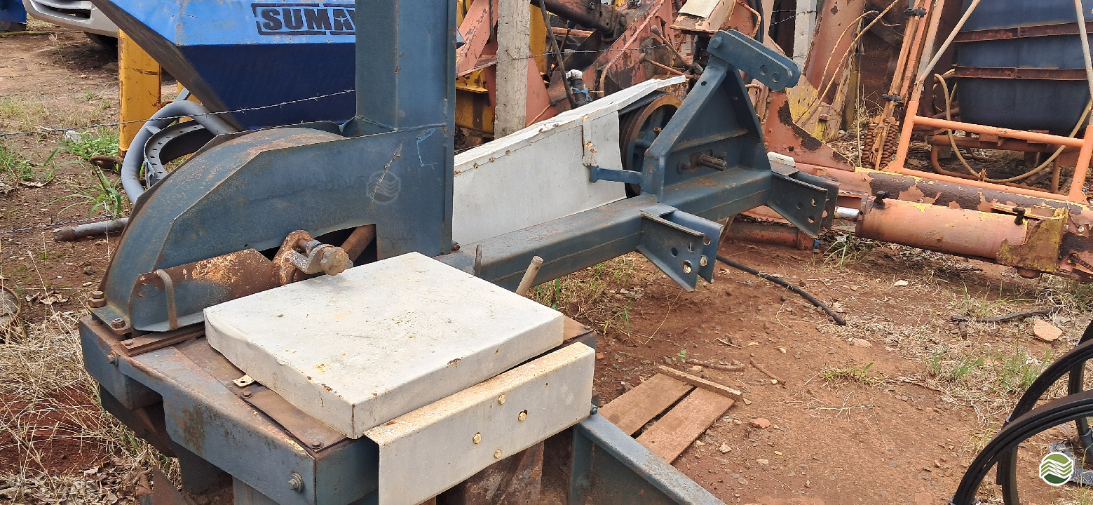 IMPLEMENTOS AGRICOLAS COLHEDORAS COLHEDORA DE FORRAGEM Sumaré Máquinas e Veículos SUMARE SÃO PAULO SP