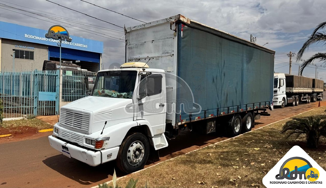 CAMINHAO MERCEDES-BENZ MB 1218 Baú Sider Truck 6x2 Rodomano Caminhões e Carretas RIO VERDE GOIAS GO