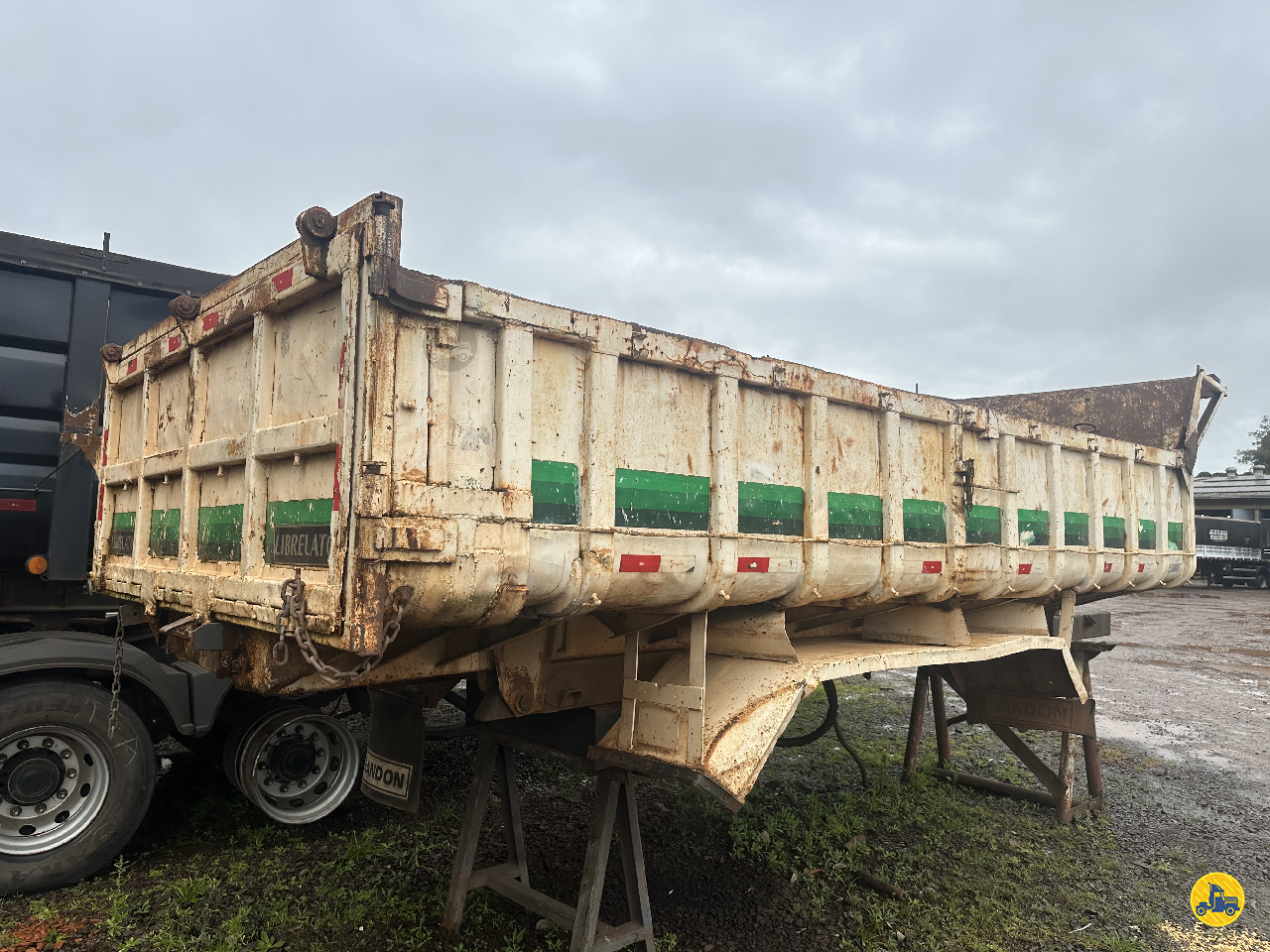 CARROCERIA SOBRE CHASSI  TRUCK BASCULANTE Rodcar Implementos Rodoviários - Librelato CARAZINHO RIO GRANDE DO SUL RS