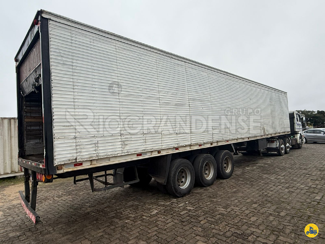 CARRETA SEMI-REBOQUE BAU FURGÃO Riograndense Implementos Rodoviários - Librelato LAJEADO RIO GRANDE DO SUL RS