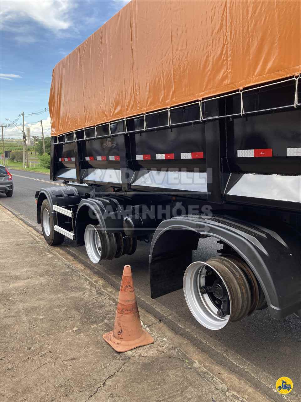 CARRETA SEMI-REBOQUE BASCULANTE Radavelli Caminhões MATAO SÃO PAULO SP