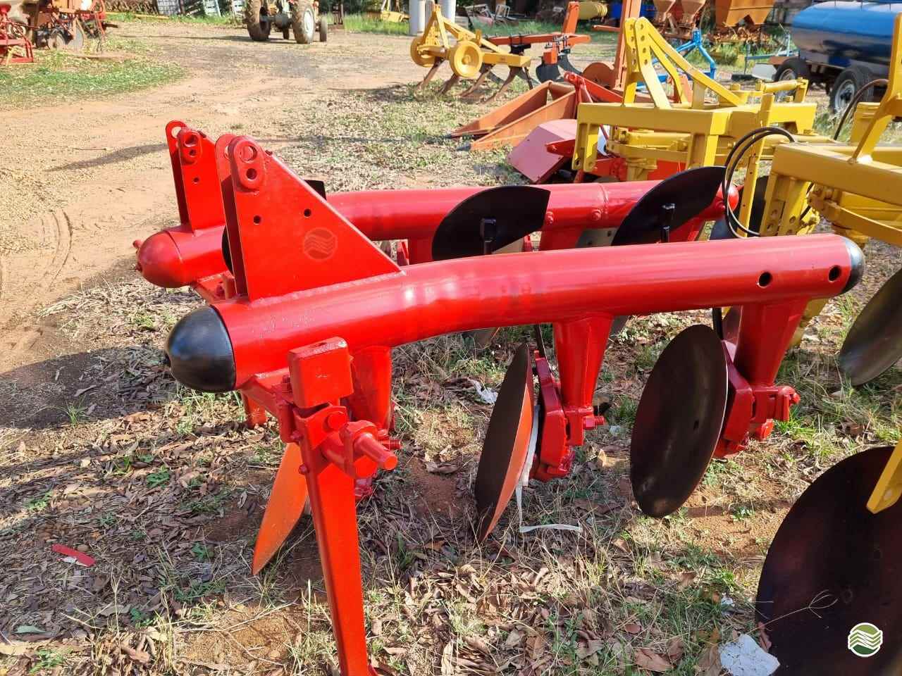 IMPLEMENTOS AGRICOLAS ARADO 4 DISCOS FIXO Terra Santa Implementos Agrícolas BEBEDOURO SÃO PAULO SP