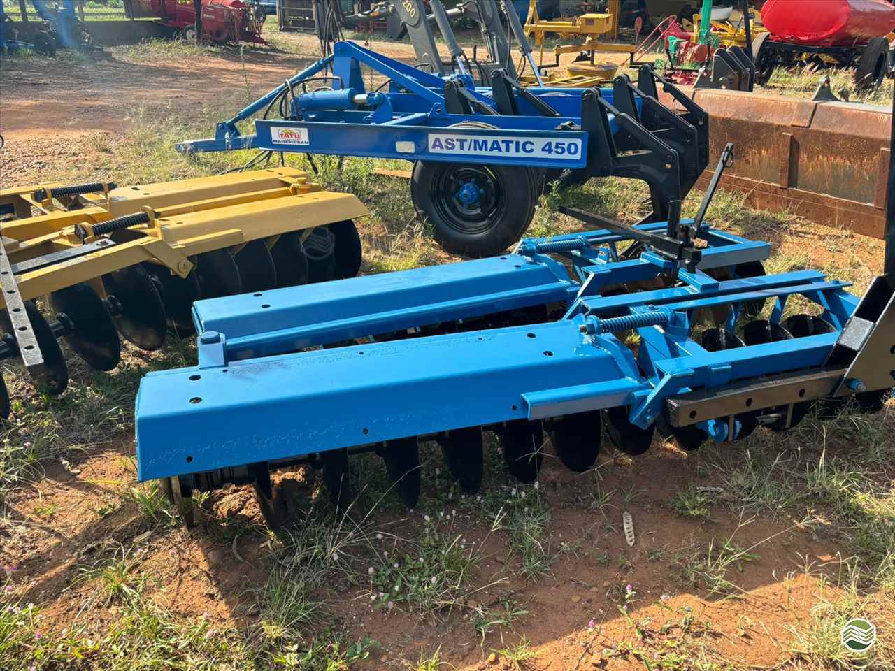 IMPLEMENTOS AGRICOLAS GRADE NIVELADORA NIVELADORA 24 DISCOS Terra Santa Implementos Agrícolas BEBEDOURO SÃO PAULO SP