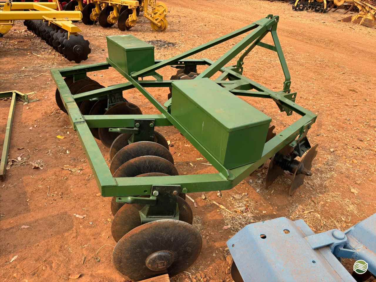 IMPLEMENTOS AGRICOLAS GRADE NIVELADORA NIVELADORA 24 DISCOS Terra Santa Implementos Agrícolas BEBEDOURO SÃO PAULO SP