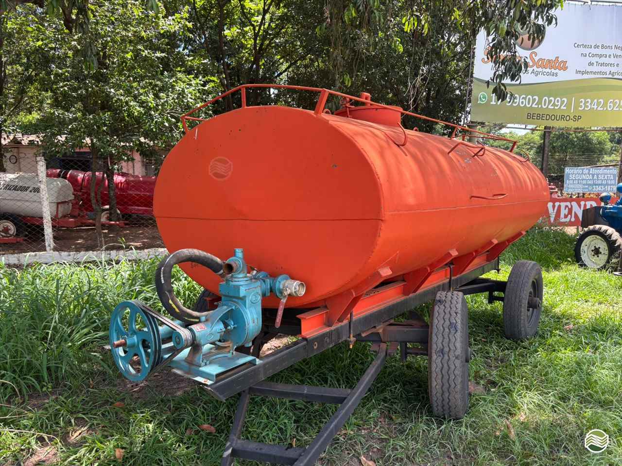IMPLEMENTOS AGRICOLAS CARRETA TANQUE BEBEDOURO MÓVEL 5000 Terra Santa Implementos Agrícolas BEBEDOURO SÃO PAULO SP
