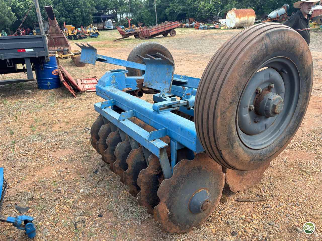 IMPLEMENTOS AGRICOLAS GRADE ARADORA ARADORA 14 DISCOS Terra Santa Implementos Agrícolas BEBEDOURO SÃO PAULO SP