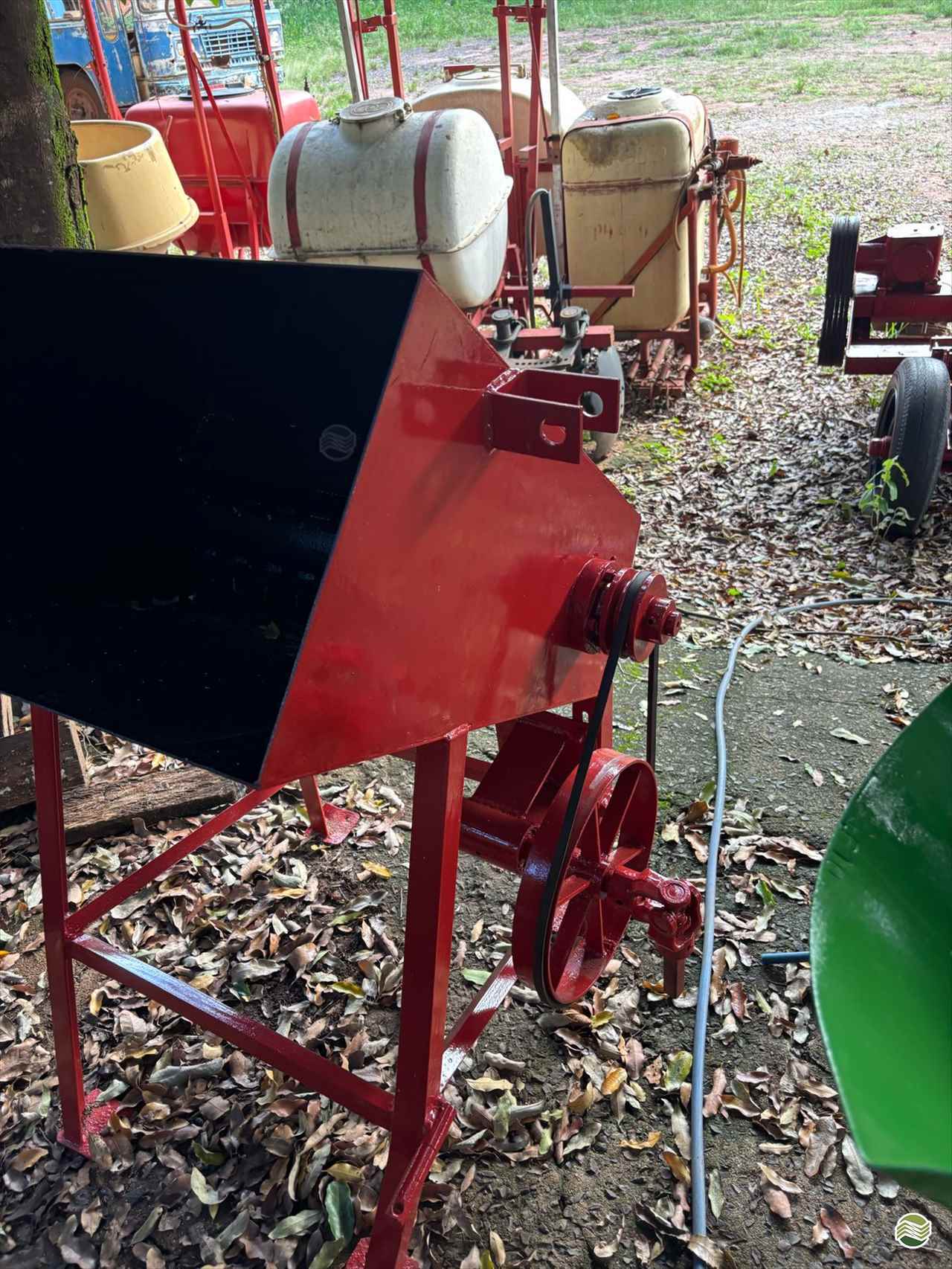 IMPLEMENTOS AGRICOLAS DESCOMPACTADOR DESCOMPACTADORA FERTILIZADORA Terra Santa Implementos Agrícolas BEBEDOURO SÃO PAULO SP