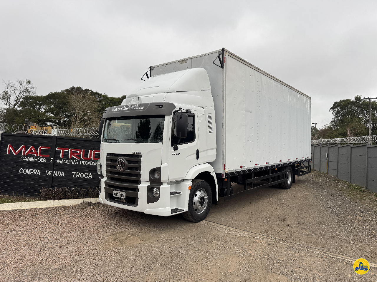 CAMINHAO VOLKSWAGEN VW 13180 Baú Furgão Toco 4x2 MacTruck CURITIBA PARANÁ PR