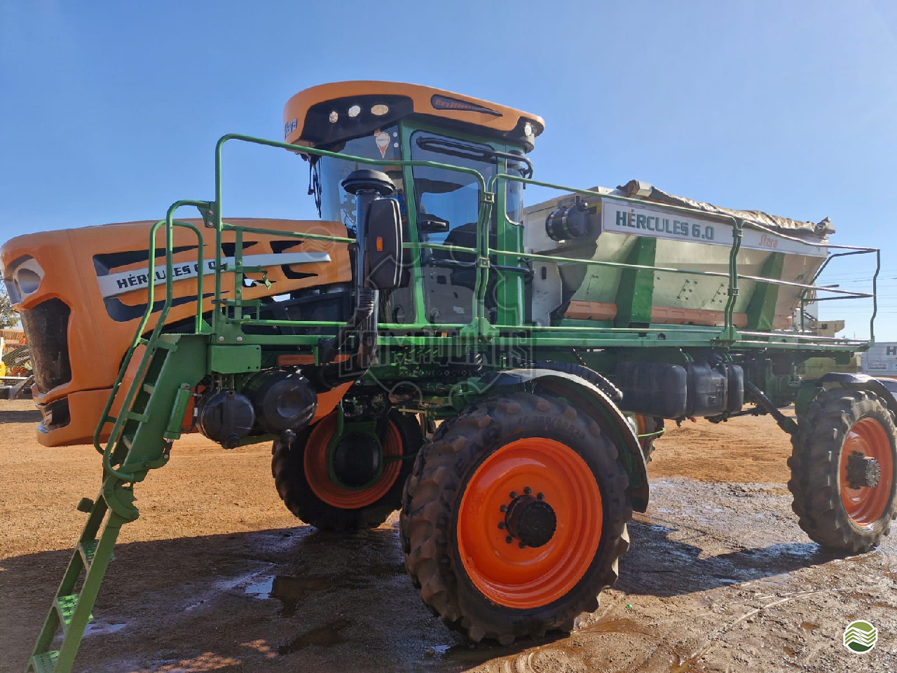 DISTRIBUIDOR AUTOPROPELIDO STARA HERCULES 6.0 Tração 4x4 PriMáquinas PRIMAVERA DO LESTE MATO GROSSO MT