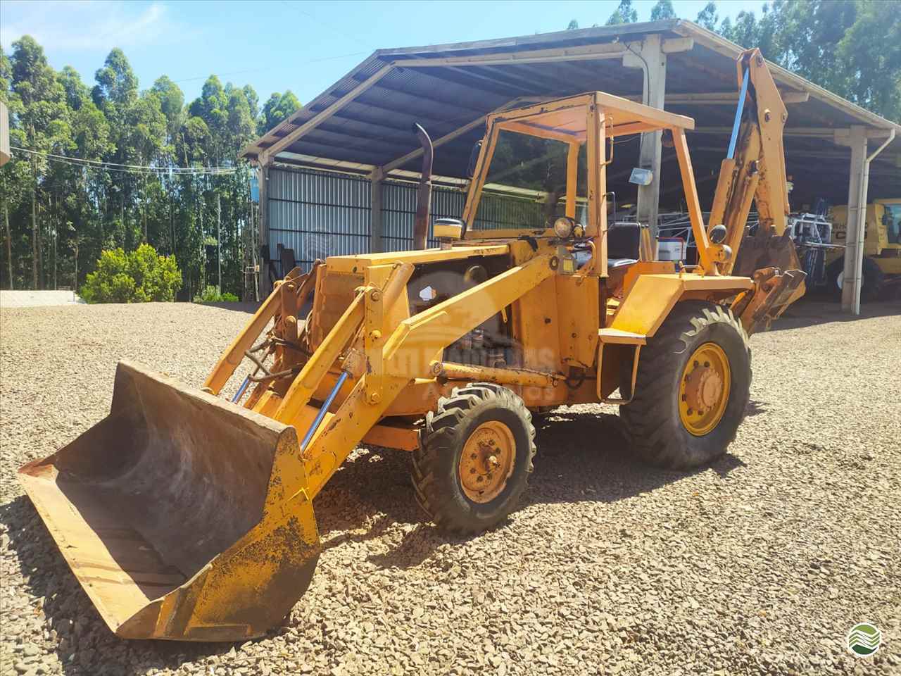 RETRO ESCAVADEIRA CASE 580H Tração 4x2 Multi Máquinas SANTA BARBARA DO SUL RIO GRANDE DO SUL RS