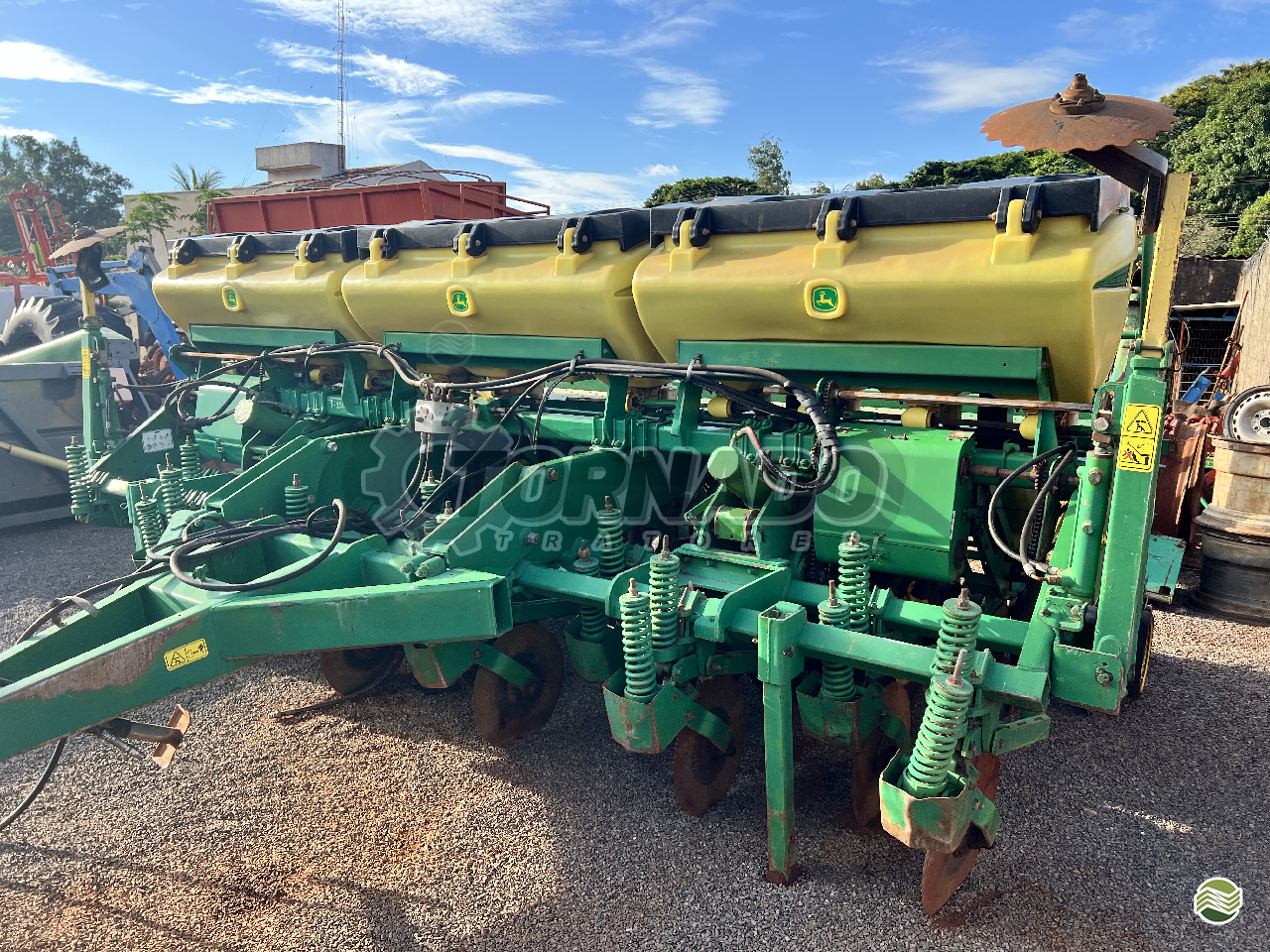 PLANTADEIRA JOHN DEERE PLANTADEIRAS 1111 Tornado Tratores CAMPO MOURAO PARANÁ PR
