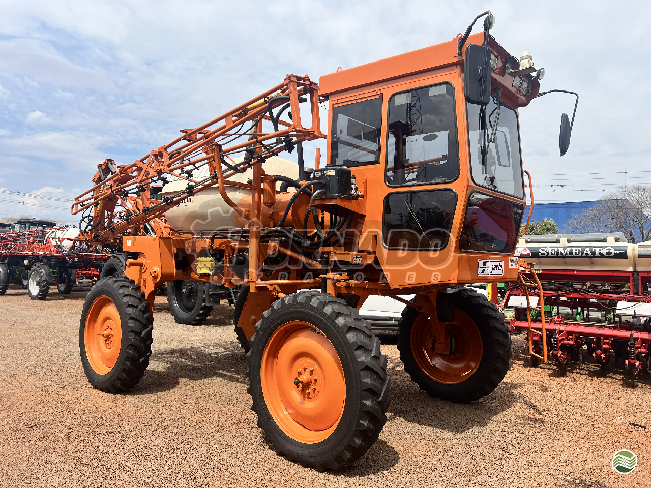 PULVERIZADOR JACTO UNIPORT 2000 Tração 4x2 Tornado Tratores CAMPO MOURAO PARANÁ PR