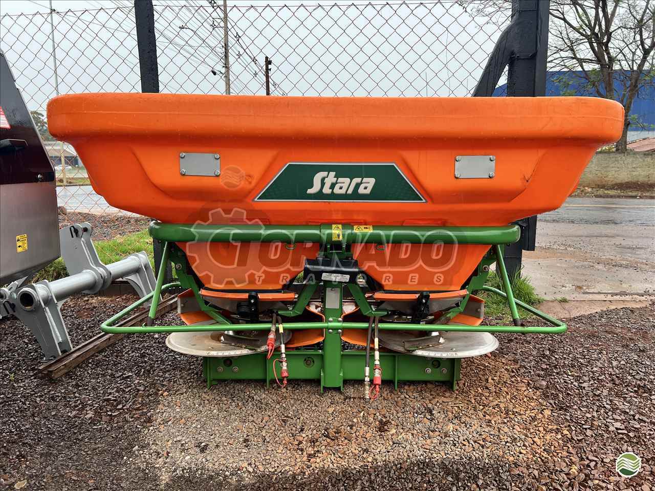 IMPLEMENTOS AGRICOLAS DISTRIBUIDOR TWISTER 1500 APS Tornado Tratores CAMPO MOURAO PARANÁ PR