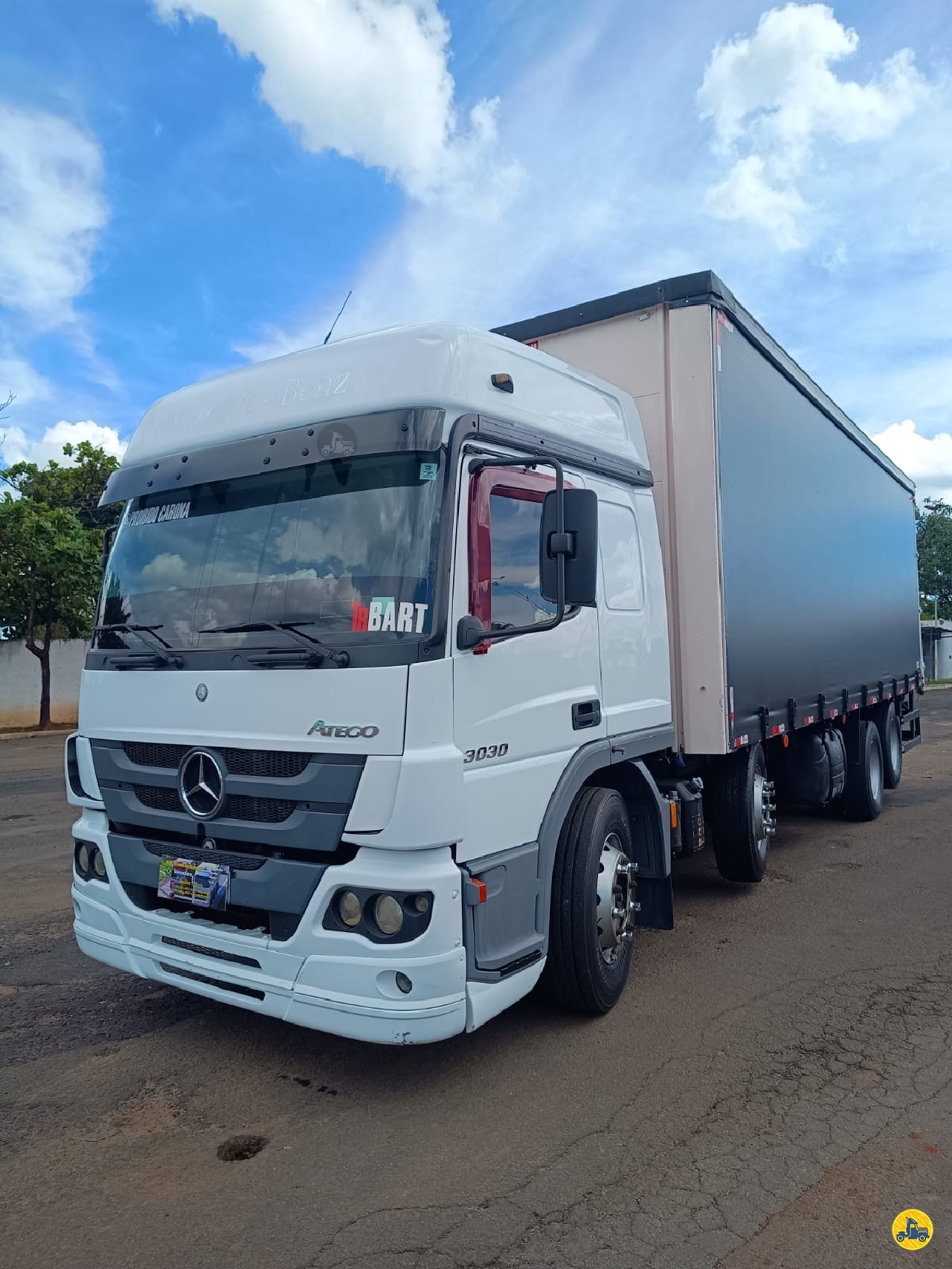 CAMINHAO MERCEDES-BENZ MB 3030 Baú Sider BiTruck 8x2 RB Caminhões e Carretas SAO SEBASTIAO DO PARAISO MINAS GERAIS MG