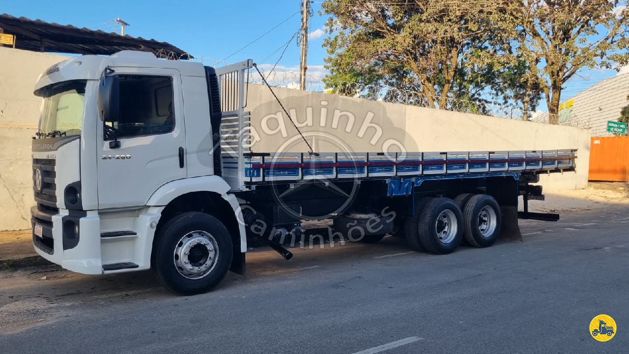 CAMINHAO VOLKSWAGEN VW 24250 Carga Seca Truck 6x2 Taquinho Caminhões DIVINOPOLIS MINAS GERAIS MG
