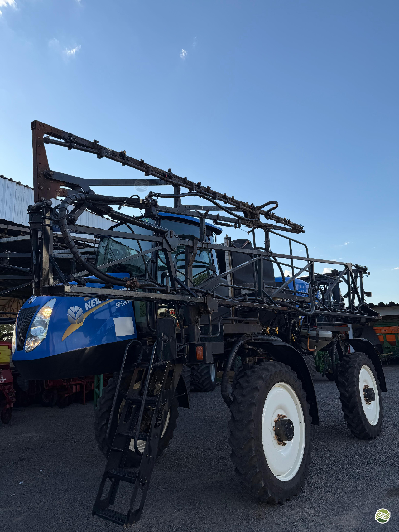 PULVERIZADOR NEW HOLLAND SP2500 Tração 4x4 Rossato - Stara SANTO ANGELO RIO GRANDE DO SUL RS