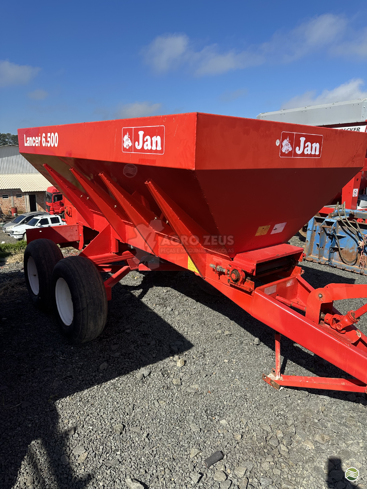 IMPLEMENTOS AGRICOLAS DISTRIBUIDOR CALCÁRIO 6500 Kg Agro Zeus Máquinas Agrícolas PONTA GROSSA PARANÁ PR