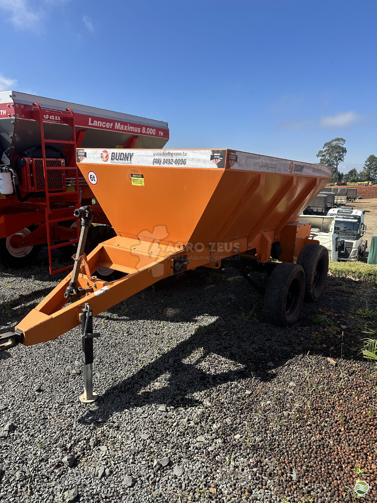 IMPLEMENTOS AGRICOLAS DISTRIBUIDOR CALCÁRIO 6000 Kg Agro Zeus Máquinas Agrícolas PONTA GROSSA PARANÁ PR