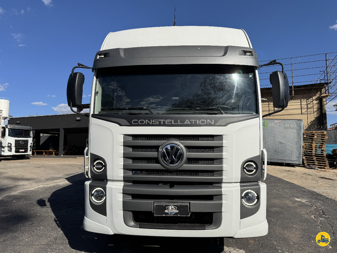 CAMINHAO VOLKSWAGEN VW 30320 Baú Furgão BiTruck 8x2 Sem Fronteiras Caminhões APARECIDA DE GOIANIA GOIAS GO