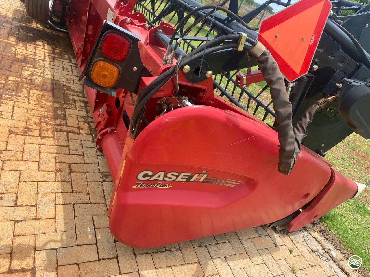 PLATAFORMA COLHEITADEIRA CASE FLEXIVEL 3162 Pivot Máquinas - Case  GOIANIA GOIAS GO