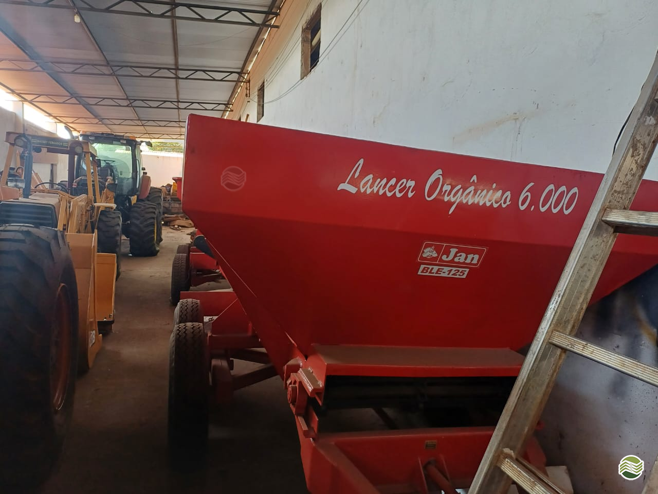 IMPLEMENTOS AGRICOLAS DISTRIBUIDOR CALCÁRIO 6000 Kg Jatai Tratores JATAIZINHO PARANÁ PR
