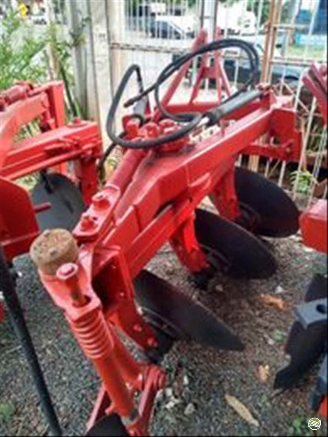 IMPLEMENTOS AGRICOLAS ARADO 3 DISCOS REVERSÍVEL Jatai Tratores JATAIZINHO PARANÁ PR