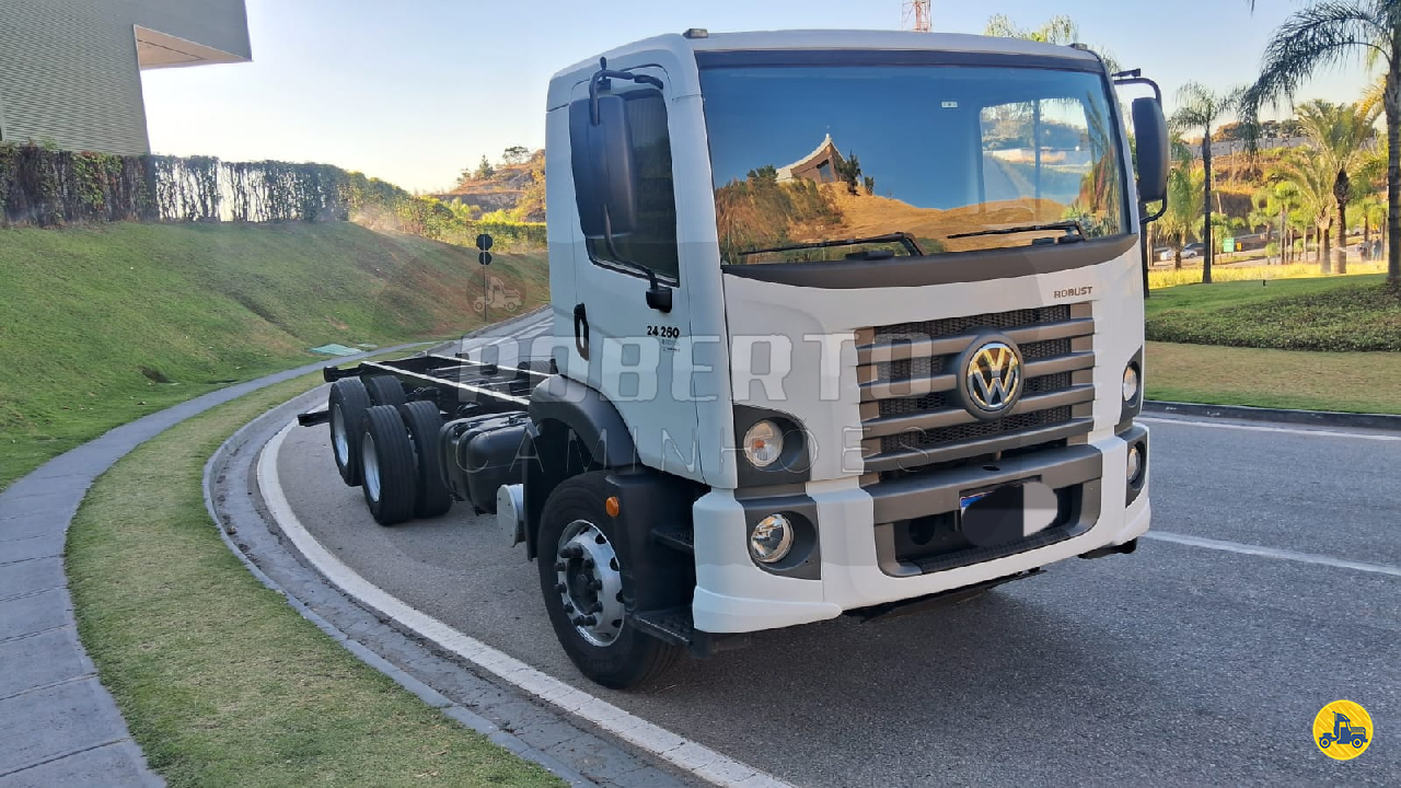 CAMINHAO VOLKSWAGEN VW 24260 Chassis Truck 6x2 Roberto Caminhões e Máquinas CONTAGEM MINAS GERAIS MG