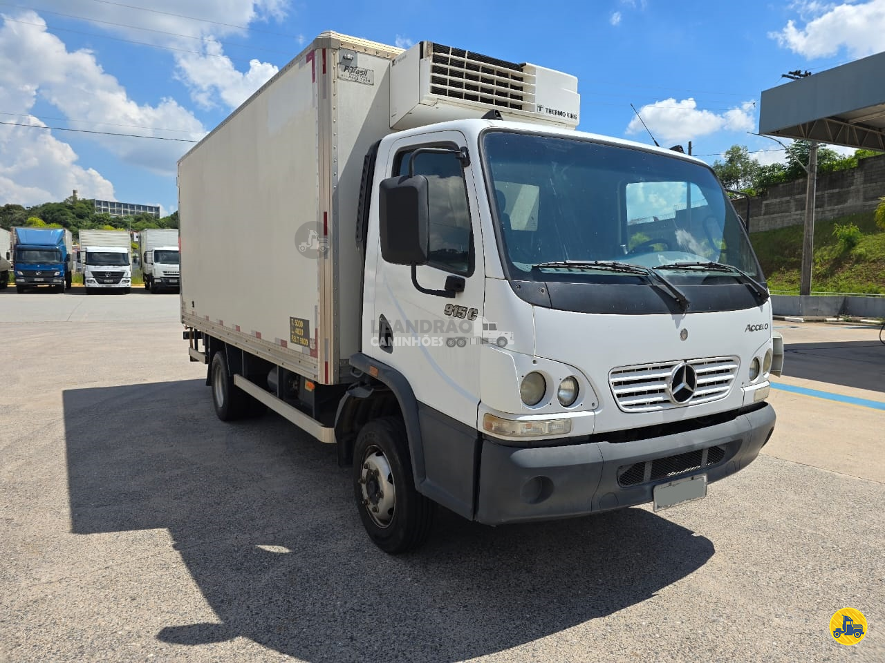 CAMINHAO MERCEDES-BENZ MB 915 Baú Térmico 3/4 4x2 Leandrão Caminhões JUNDIAI SÃO PAULO SP