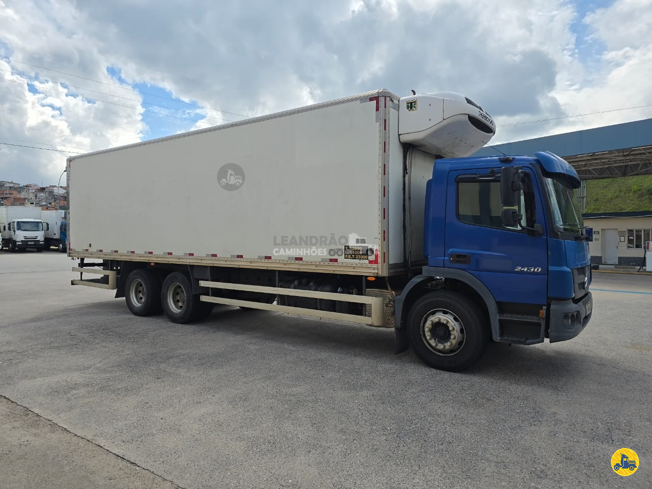 CAMINHAO MERCEDES-BENZ MB 2430 Baú Térmico Truck 6x2 Leandrão Caminhões JUNDIAI SÃO PAULO SP