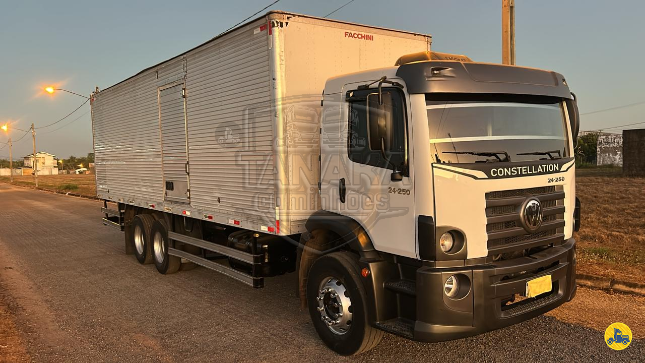 CAMINHAO VOLKSWAGEN VW 24250 Baú Furgão Truck 6x2 Tanaka Caminhões MONTES CLAROS MINAS GERAIS MG