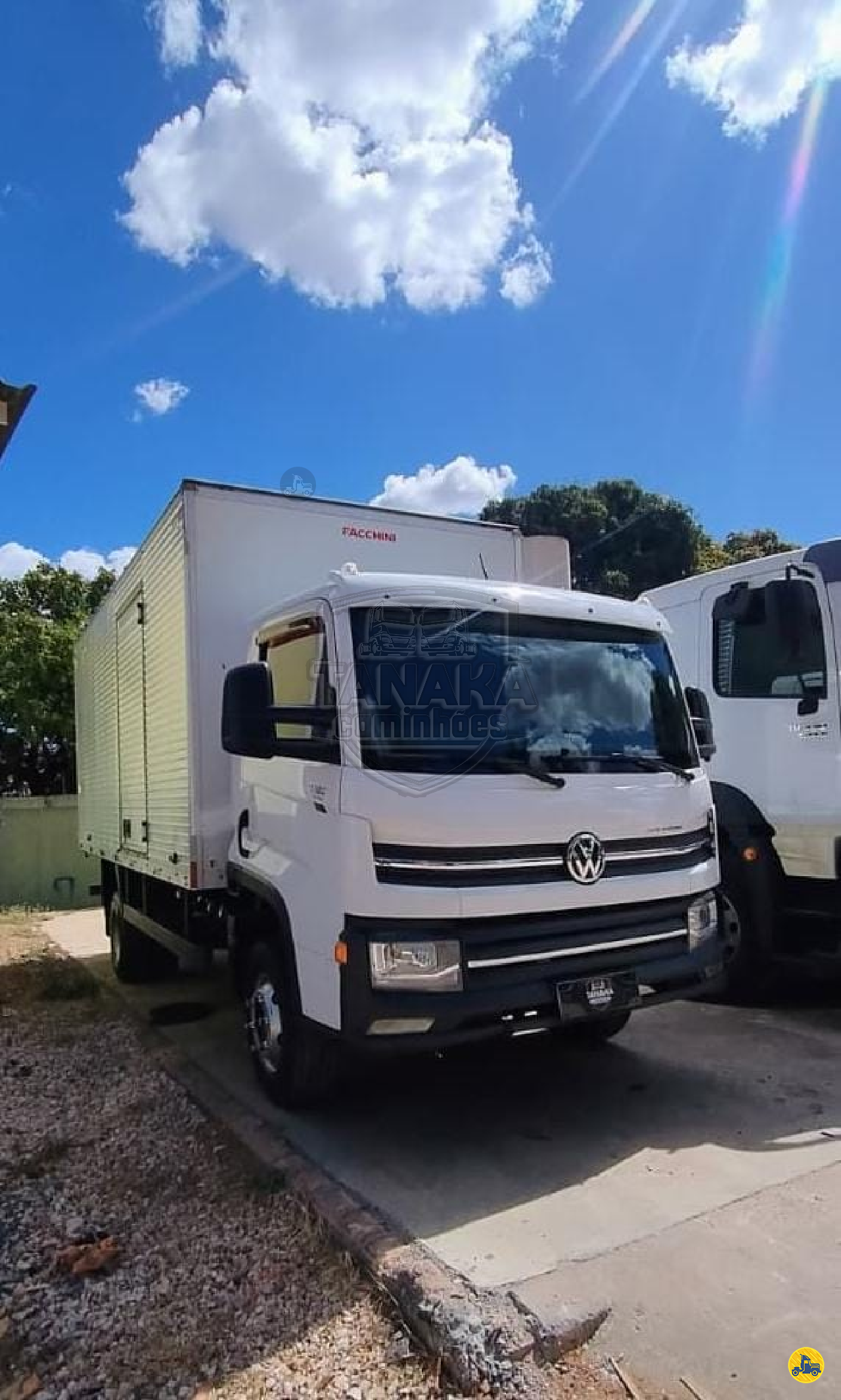 CAMINHAO VOLKSWAGEN VW 11180 Baú Furgão 3/4 4x2 Tanaka Caminhões MONTES CLAROS MINAS GERAIS MG