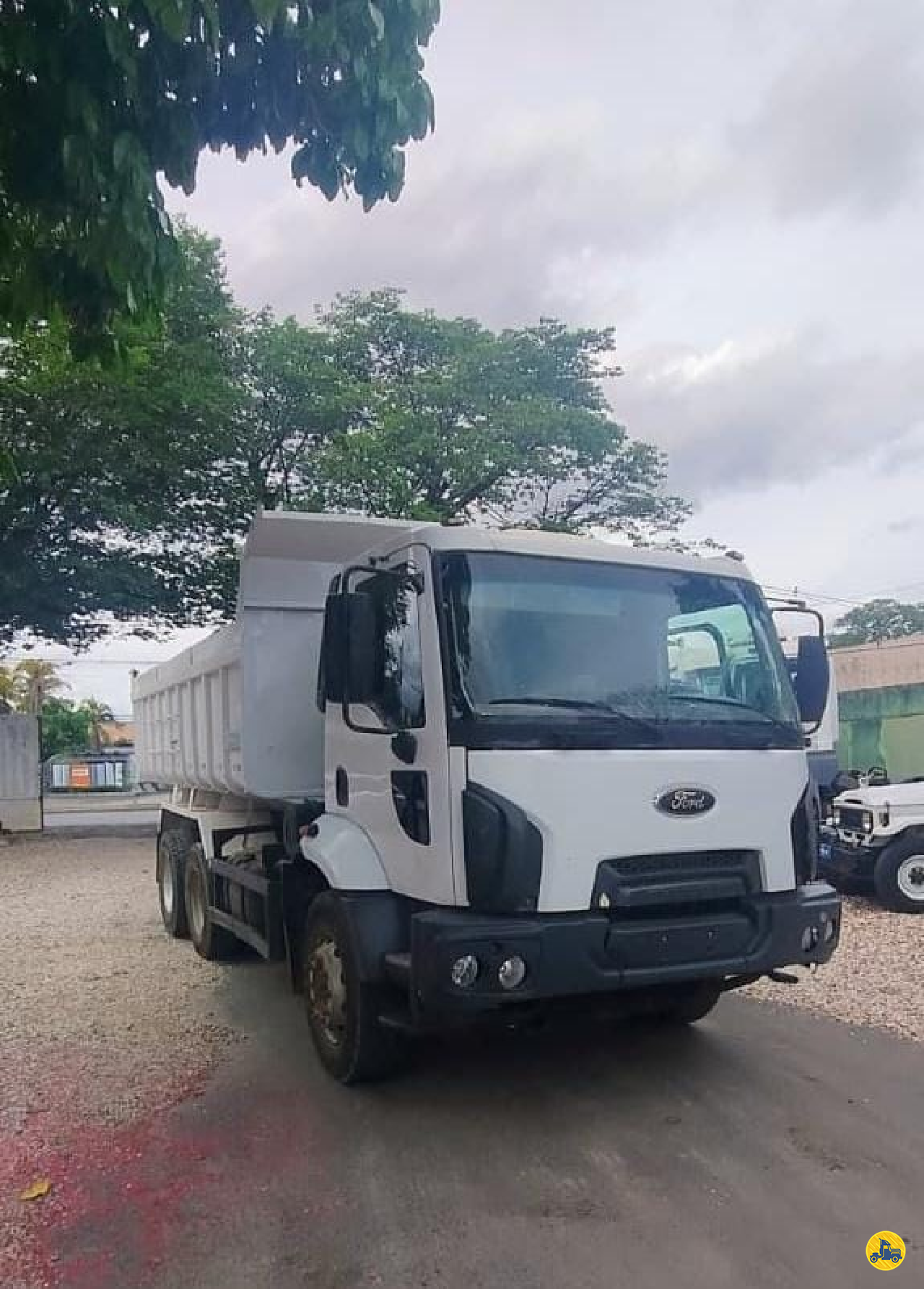 CAMINHAO FORD CARGO 2628 Caçamba Basculante Traçado 6x4 Tanaka Caminhões MONTES CLAROS MINAS GERAIS MG