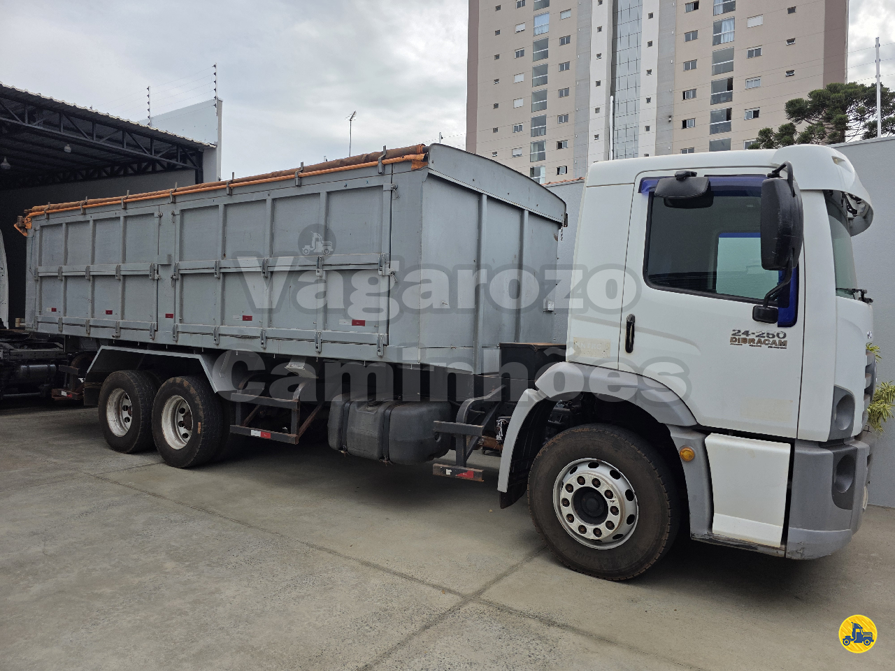 CAMINHAO VOLKSWAGEN VW 24250 Caçamba Basculante Truck 6x2 Vagarozo Caminhões APUCARANA PARANÁ PR